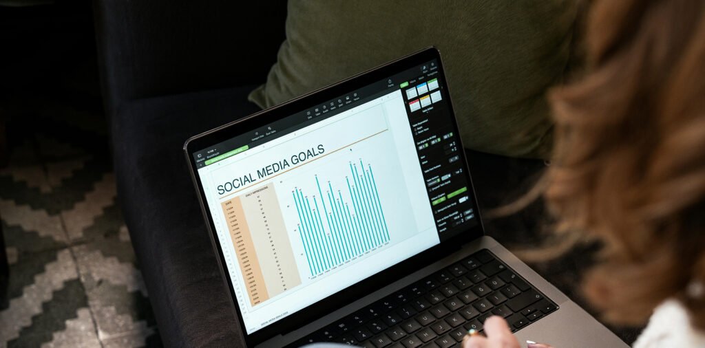 How can small businesses measure marketing ROI